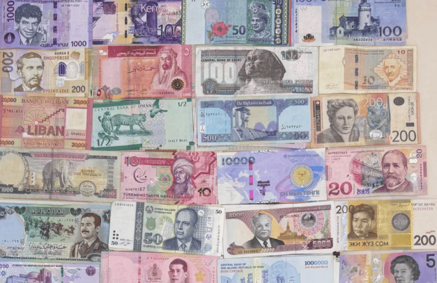 How Are Exchange Rates Calculated and Do They Change Every Second?
